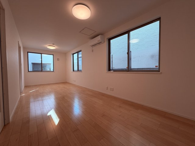 【洋室】 | 杉並区今川４丁目　中古戸建て | 用途に応じてフレキシブルに使え、住まいの使い勝手を高めます