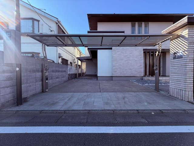 【駐車場】 | 杉並区今川４丁目　中古戸建て | ゆったりとした駐車スペースが暮らしの動線に余裕をもたらします