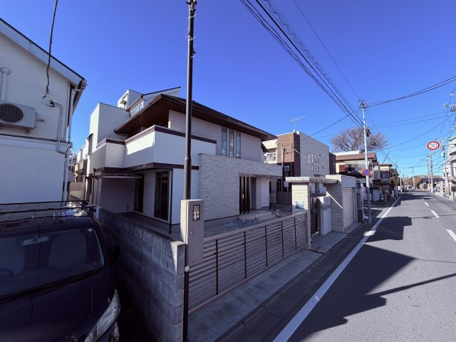 【外観】 | 杉並区今川４丁目　中古戸建て | 落ち着いた色合いと端正なフォルムが、街並みに美しく調和