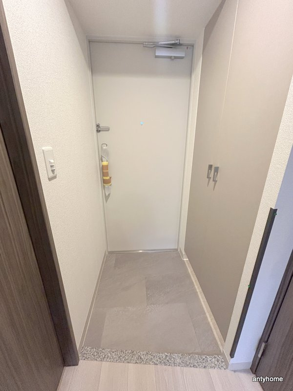 エステムコート新大阪XVIパルス　仲介手数料無料の玄関