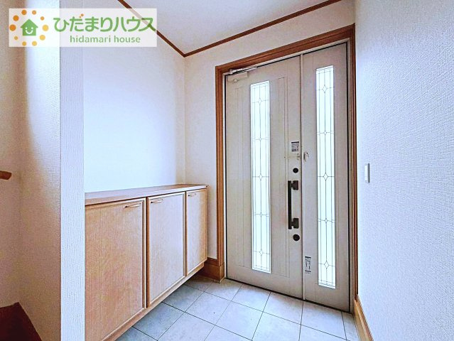 【玄関】 | 守谷市松ケ丘３丁目　中古戸建 | 丁度良い靴箱のサイズ♪これだけあれば家族全員の靴がしまえてスッキリ(^O^)