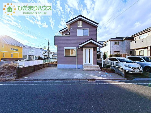 【駐車場】 | 守谷市松ケ丘３丁目　中古戸建 | ゆったりとしたカースペースで、ファミリーカーや軽自動車もラクラク駐車出来ますね♪