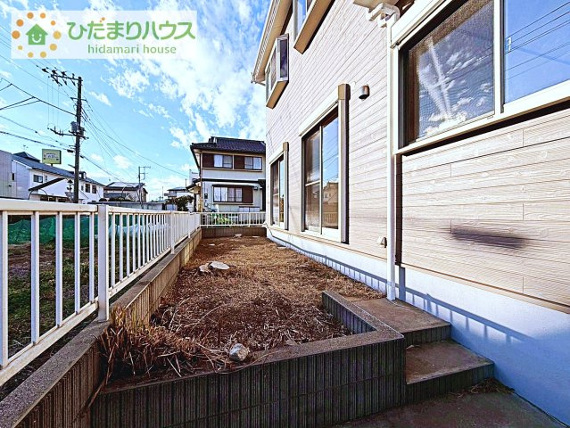 【庭】 | 守谷市松ケ丘３丁目　中古戸建 | 周辺には高い建物がないため、お庭には太陽の光が降り注ぎます♪