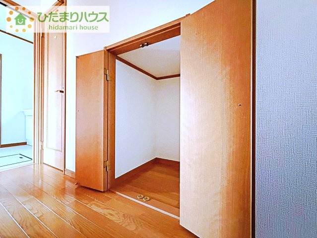 【収納】 | 守谷市松ケ丘３丁目　中古戸建 | 階段下収納も完備♪ちょっとした生活用品のストックも可能です☆彡