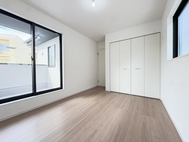新築戸建・新築建売　郡山市富久山町9期　明健小・明健中の洋室|6帖の洋室は2面採光で明るく快適なプライベート空間！