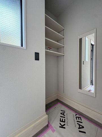 新築戸建・新築建売　郡山市富久山町9期　明健小・明健中の玄関|SIC付きの玄関は収納が豊富！鏡もついているので身だしなみチェックもバッチリです！