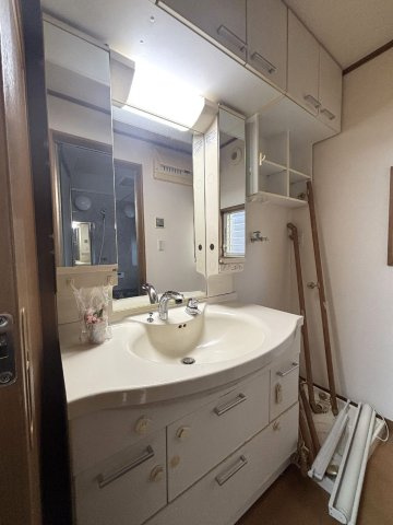 【洗面所】 | 千駄木戸建 | （原状回復工事中の写真です）