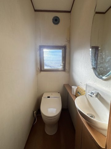 【トイレ】 | 千駄木戸建 | タンクレストイレ（原状回復工事中の写真です）