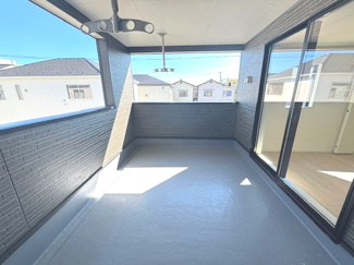 【バルコニー】 | 安佐南区川内2（JR緑井駅）NO8 | バルコニーは陽当たり・見晴らし・風通しも良好です。
2部屋から出入り可能☆