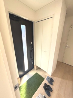 【玄関】 | 安佐南区川内2（JR緑井駅）NO8 | シューズボックスが設置されており、家族の靴がスッキリ収納できます☆
