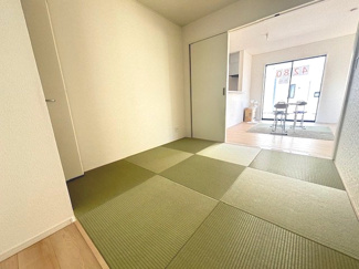 【和室】 | 安佐南区川内2（JR緑井駅）NO8 | 16帖リビングにつながる5.5畳和室☆ホッとくつろぐ空間です☆