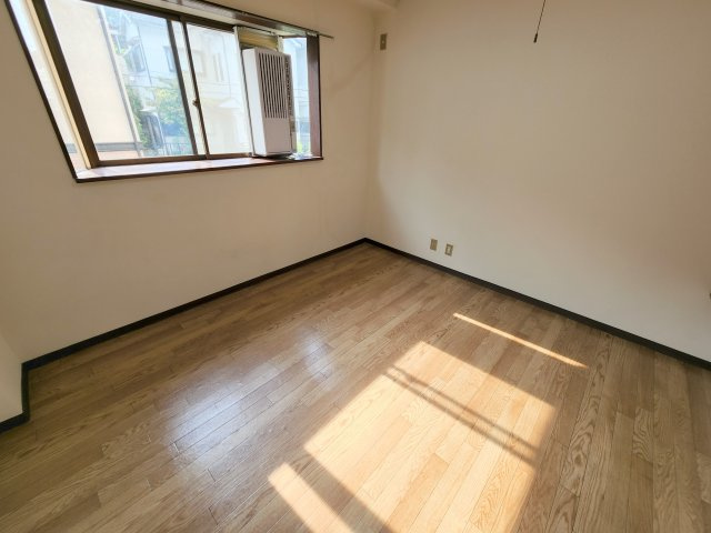 生駒ビルの居間・リビング