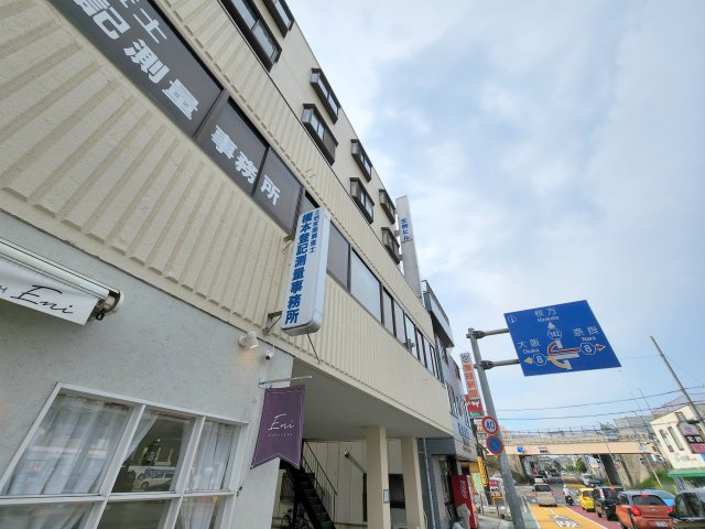 生駒ビルのエントランス