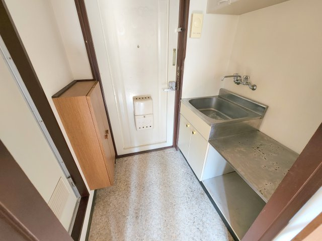 生駒ビルの玄関