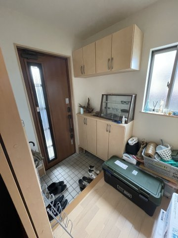 花園台町戸建ての玄関