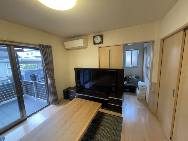 花園台町戸建ての居間・リビング