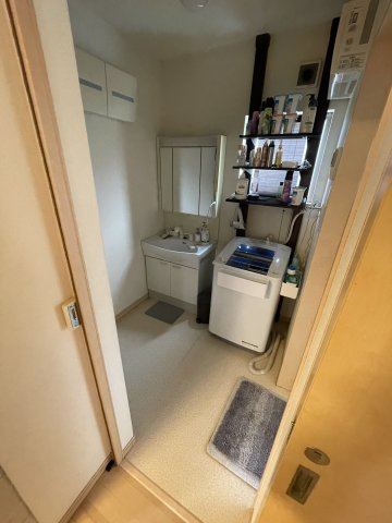 花園台町戸建ての脱衣所