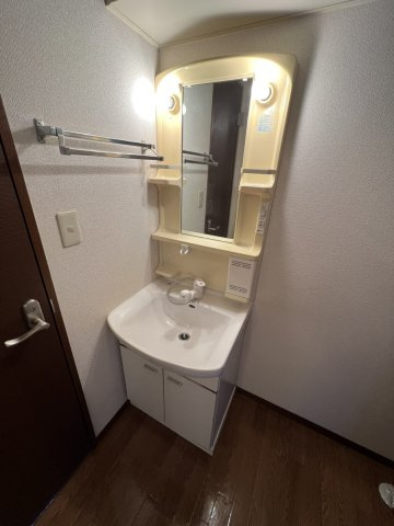 メゾン・ソレイユA・Bの独立洗面台