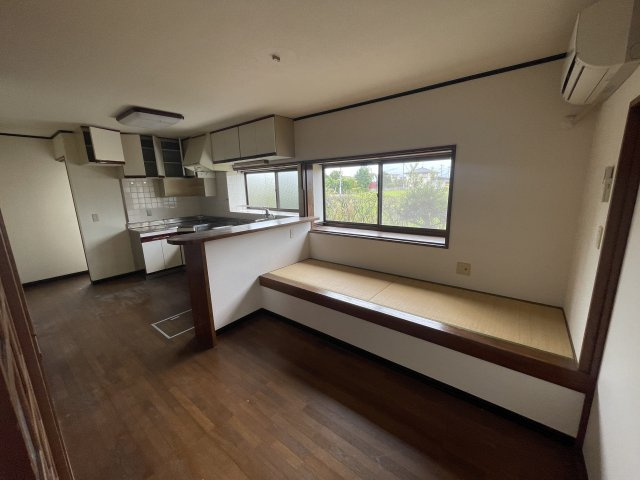 南区銭塘町2731-2のダイニング