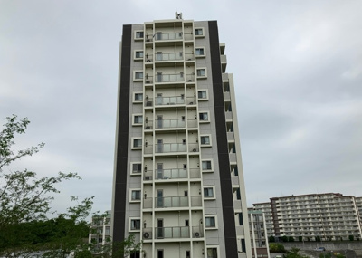 【構造・工法・仕様】 | レーベンハイム緑ヶ丘エアーズ | ＲＣ造、Reinforced Concreteは直訳すると補強されたコンクリートです。主に柱や梁・床・壁が鉄筋とコンクリートで構成おり、鉄筋を組んだ型枠にコンクリートを流し込んで固めたものを指します。