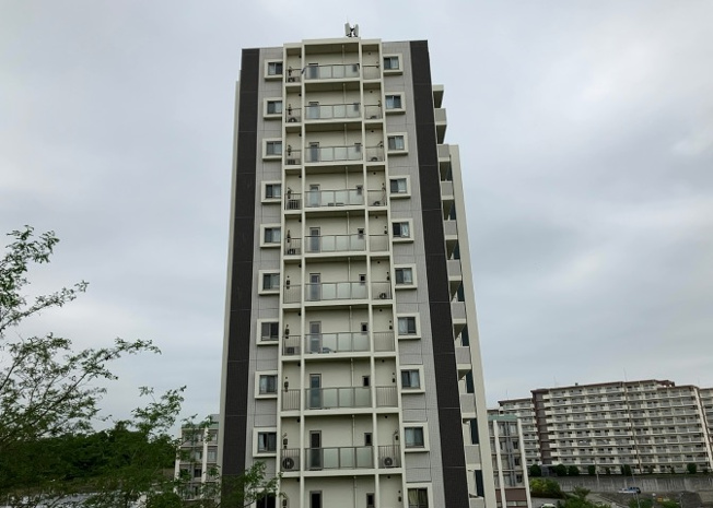 【構造・工法・仕様】 | レーベンハイム緑ヶ丘エアーズ | ＲＣ造、Reinforced Concreteは直訳すると補強されたコンクリートです。主に柱や梁・床・壁が鉄筋とコンクリートで構成おり、鉄筋を組んだ型枠にコンクリートを流し込んで固めたものを指します。