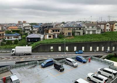 【展望】 | レーベンハイム緑ヶ丘エアーズ | 景色重視でお家選ぶをするとスーパーが遠い！学校が遠い！など生活をするうえで利便性で困ることもあります。まず一度現地を見学する際に、周辺の施設などがあるかを確認し、暮らし始めた後のことを想像しましょう。