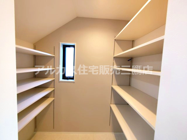 【内覧動画公開中！】練馬区石神井台８丁目 西武新宿線 武蔵関駅 新築戸建の収納|洗面所には大容量の収納があります