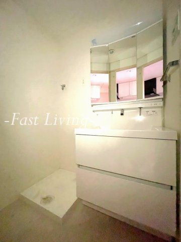 LUKICIA神楽坂の独立洗面台