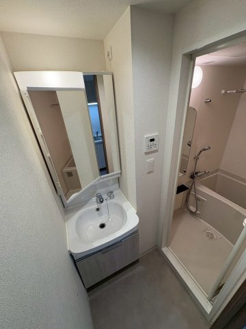 大阪市西区境川２丁目の賃貸マンションの独立洗面台