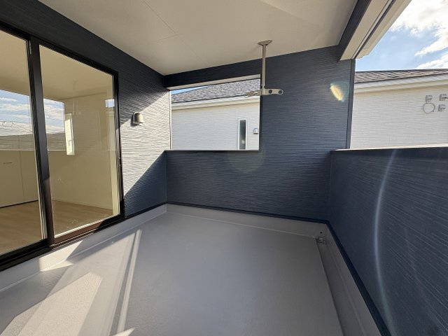 【バルコニー】 | 糟屋郡志免町東公園台1丁目第1　1号棟（全3棟）【仲介手数料無料・0円】 | 施工例。施工例は完成時と異なる場合があります。