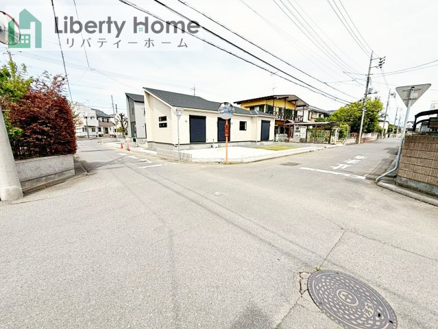 土浦市天川1丁目3期　新築戸建　2号棟の前面道路含む現地写真