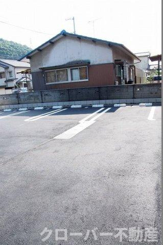 フェリシアの駐車場