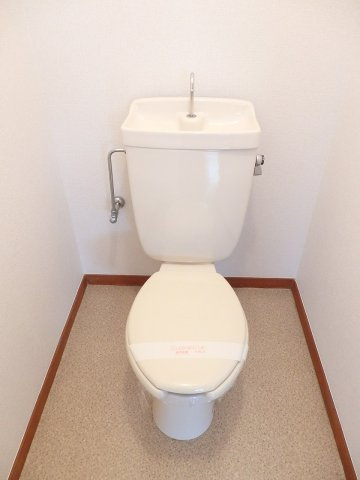 シティハイツ西本Ａのトイレ|清潔感のあるトイレです