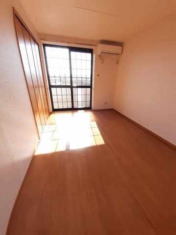 ハピネスヒルＡの居間・リビング|使いやすいリビングです