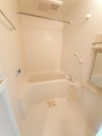 ハピネスヒルＡの浴室|コンパクトで使いやすいお風呂です