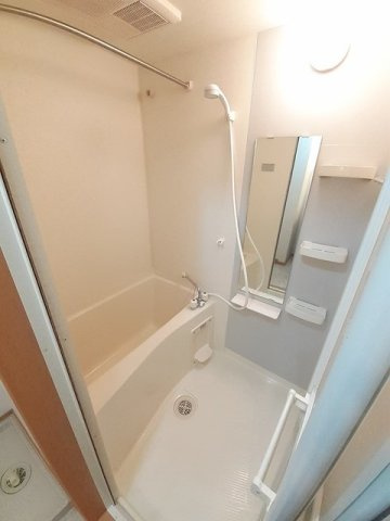 アヴニール東雲の浴室|コンパクトで使いやすいお風呂です