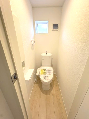 【内装】 | 糟屋郡志免町東公園台1丁目第1　2号棟（全3棟）【仲介手数料無料・0円】 | 施工例。1階のトイレです。施工例は完成時と異なる場合があります。