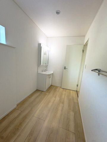 【洗面所】 | 糟屋郡志免町東公園台1丁目第1　2号棟（全3棟）【仲介手数料無料・0円】 | 施工例。施工例は完成時と異なる場合があります。