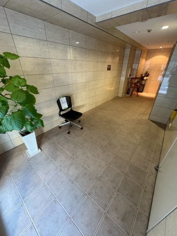 大阪市西区靱本町１丁目の賃貸マンションのロビー