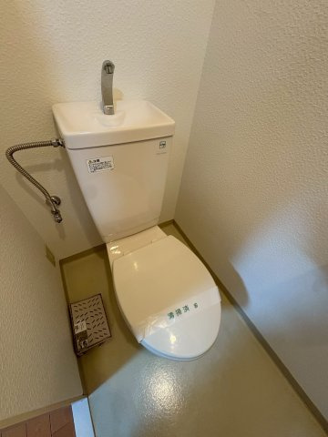 大阪市西区靱本町１丁目の賃貸マンションのトイレ