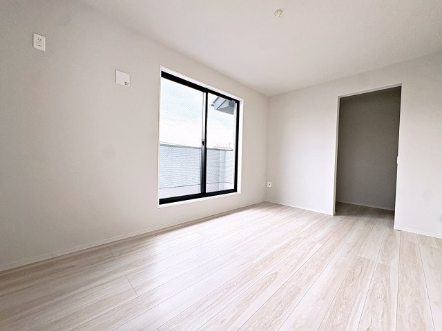 新築戸建・新築建売　郡山市富久山町9期　明健小・明健中の洋室|8.2帖の洋室は広々としておりご夫婦の主寝室としておすすめです！