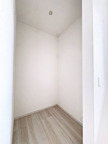 新築戸建・新築建売　郡山市富久山町9期　明健小・明健中の洋室|大容量のWIC収納！お荷物が多くても安心の広さです！
