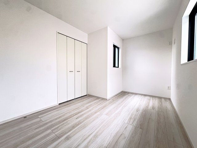 新築戸建・新築建売　郡山市富久山町9期　明健小・明健中の洋室|6帖の洋室は2面採光でたっぷりと日差しが入り明るいお部屋です！