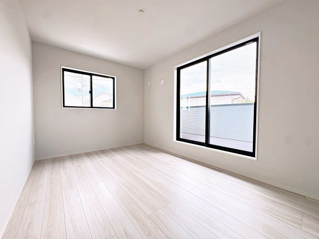 新築戸建・新築建売　郡山市富久山町9期　明健小・明健中の洋室|8.2帖の洋室はバルコニーに面しており大きな窓から日差しが入るので気持ちの良いプライベート空間です！