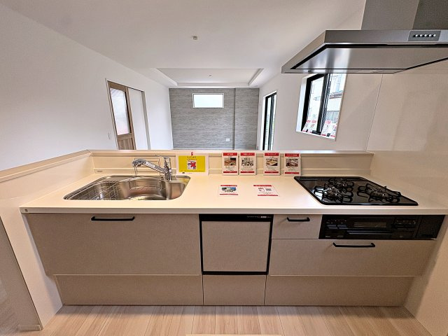 新築戸建・新築建売　郡山市富久山町9期　明健小・明健中のキッチン|キッチンはカウンターになっているのでリビング全体を見渡すことができます！