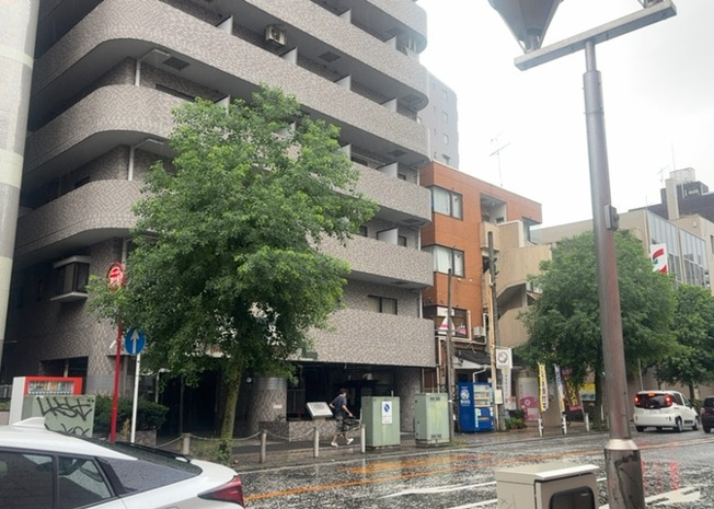 【外観】 | ライオンズマンション相模原第７ | 外観はマンション管理がされているかの目安になります。築年数が古いと、壁面は劣化してひび割れが生じることも！建物が古びていても細かいところが修繕されていると、きちんと管理されているなぁと感じるでしょう。