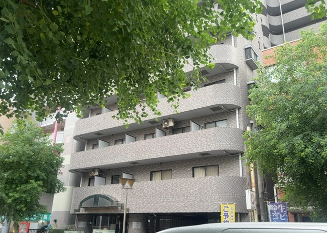 【バルコニー】 | ライオンズマンション相模原第７ | 一般的なバルコニーは、奥行1.5ｍ程ですが、ワイルドバルコニーは2ｍまで広がっています。そのため洗濯物の間隔をあけ干すことができ、乾きやすいというメリットや、ガーデニングが楽しめる等の特徴があります。