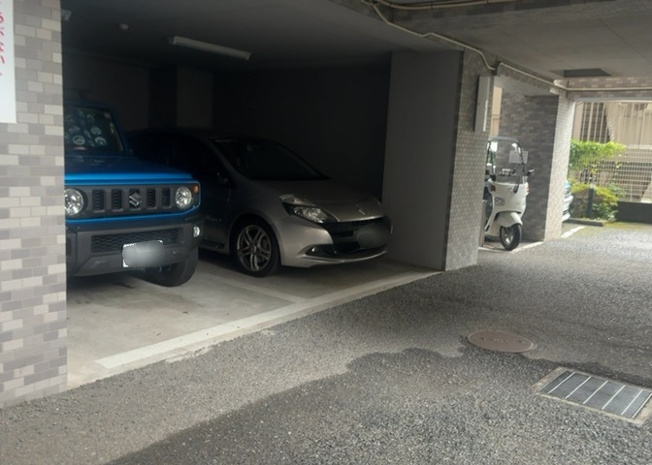 【駐車場】 | ライオンズマンション相模原第７ | 駐車場と明記されていても、最小スペースでつくられた駐車場だと大型車は駐車できなかったり、出入りしにくくなったりする可能性があります。お車のサイズと購入したい物件の駐車場のサイズを現地で確認しましょう。