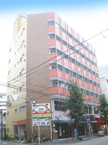 ダイソー１８号館（旧ビル名：第１ムツミビル）の外観