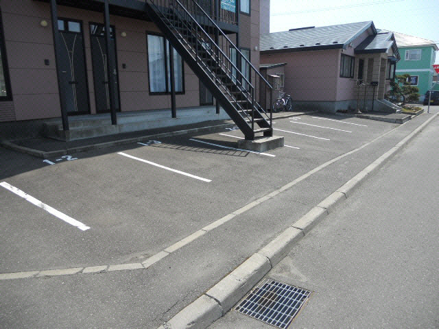 丸松マンションＣの駐車場